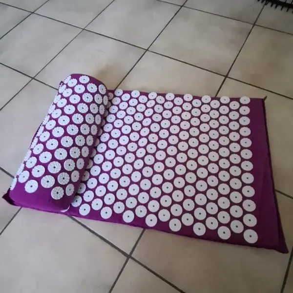 SpikeRest acupressure mat in Purple, photographed by a verified buyer in France