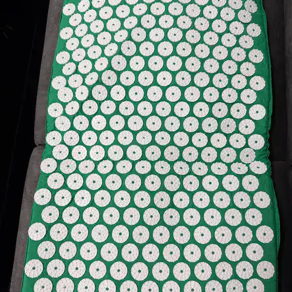 SpikeRest acupressure mat in Green, photographed by a verified buyer in Israel
